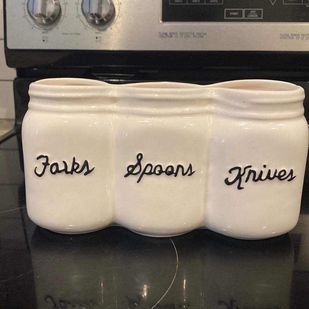 Kitchen utensil holder